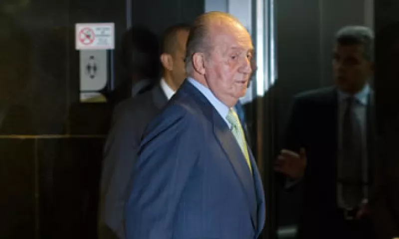 El rey Juan Carlos dijo que las fuerzas armadas son conscientes de las dificultades económicas de España. (Foto: AP)