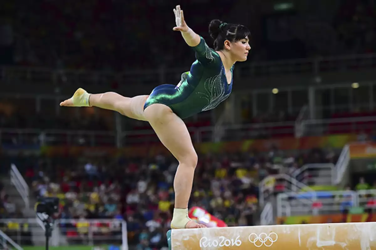 La gimnasta mexicana, que finalizó en el lugar 31 del all around de gimnasia en Río 2016, dijo que las críticas no le afectan pues es "bastante segura de sí misma".