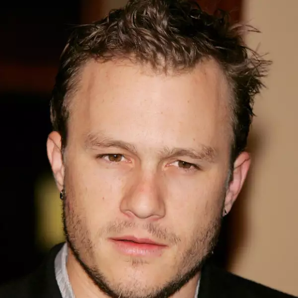 Heath Ledger y Joseph Gordon-Levitt tienen labios, nariz y cejas casi idénticas.