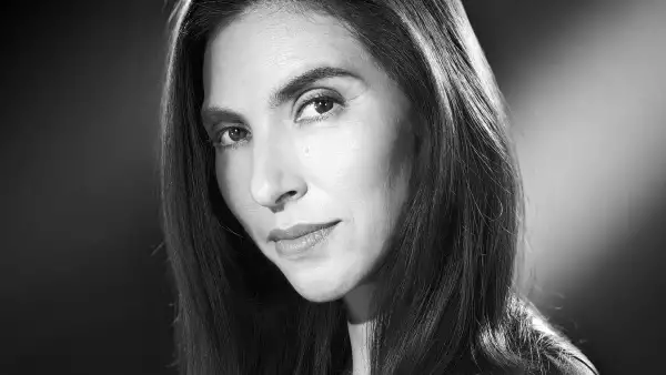Foto en blanco y negro de la fotógrafa mexicana Andrea Hernández Vega para Studio Harcourt