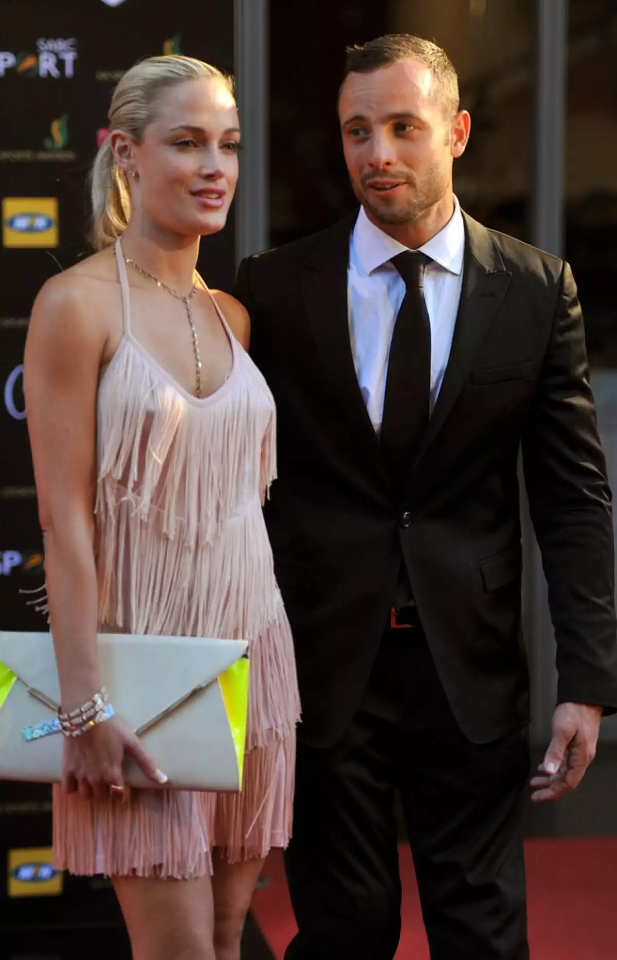 La víctima es la modelo Reeva Steenkamp, quien un día antes escribió en su Twitter sobre la celebración de San Valentín.
