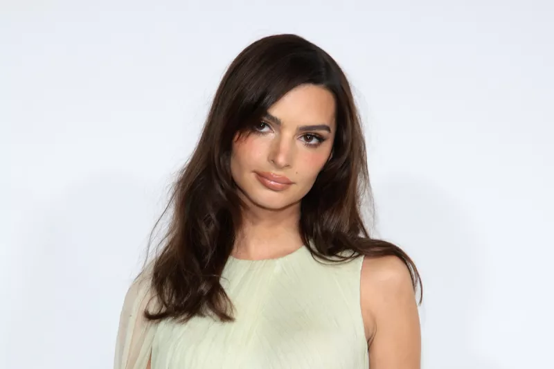  Emily Ratajkowski 