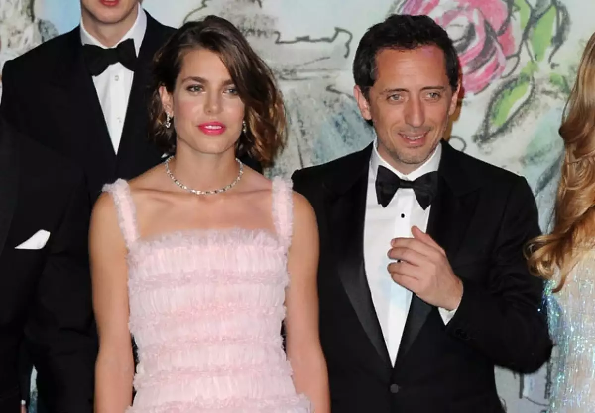 Aunque tras la noticia de su embarazo se aseguró que la pareja contraería matrimonio a fines de diciembre, en entrevista el actor negó dicha información.