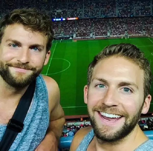 El "doble" de Bradley tiene un gemelo, por lo que resulta que hay tres Bradley en el mundo.