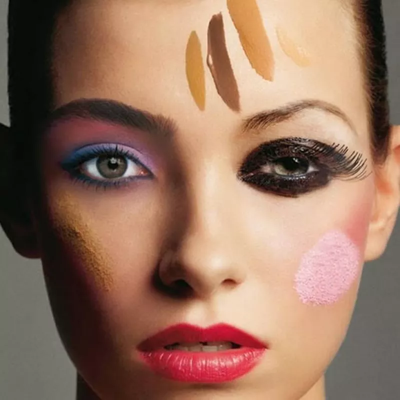 Es momento de aprender a maquillarte y dejar de aplicar mucho blush o no exfoliarte la piel. Estos son los 10 errores más comunes que cometemos al momento de pintarnos.