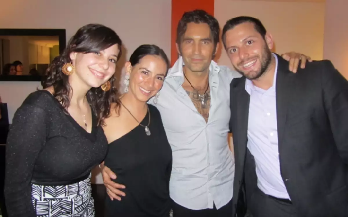 También estuvieron Vannesa Shapiro y Ariel Grunwald aquí con Claudia y Eamonn Kneeland .