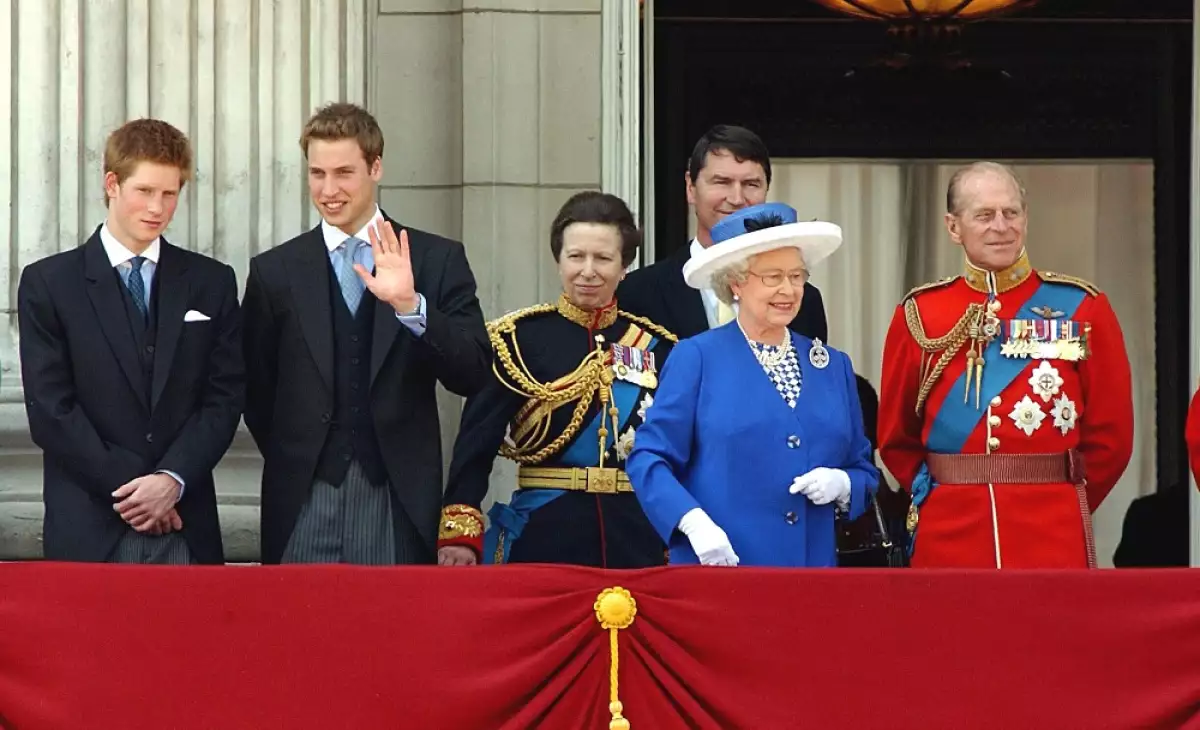 Príncipe Harry, príncipe William, princesa Ana, reina Isabel y el duque de Edimburgo