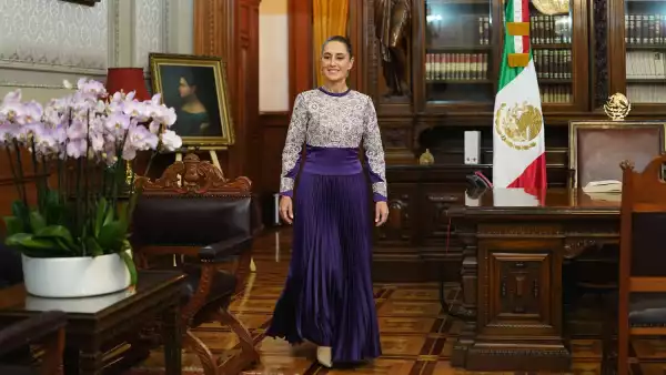 claudia-sheinbaum-vestido-grito-independencia-2025