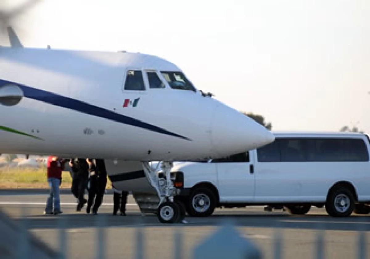 Jorge Hank Rhon y sus trabajadores fueron trasladados en un jet de la Policía Federal hacia el DF. (Foto: Notimex)