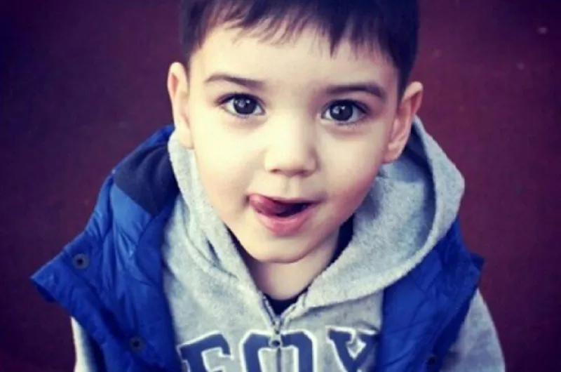 El día de hoy el vocalista de One Direction cumple 22 años de edad y, para agradecer a sus fans sus felicitaciones, publicó una tierna foto de cuando era pequeño.