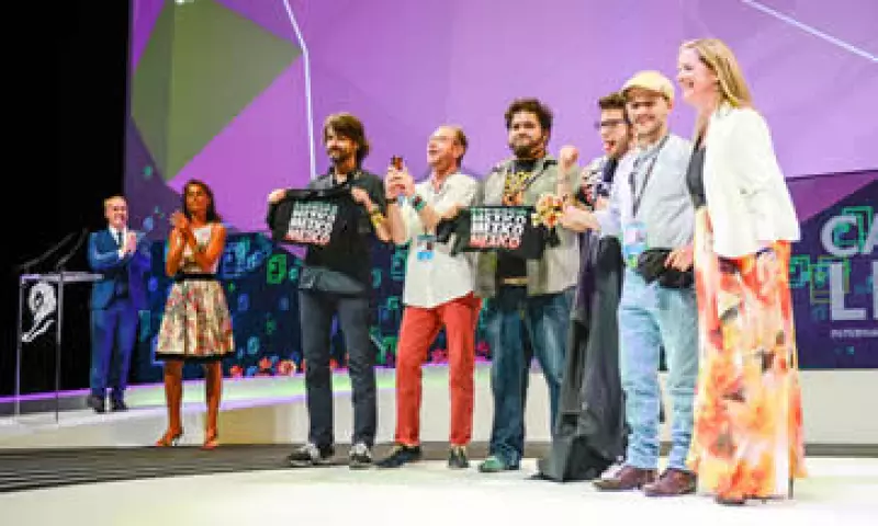 Los premiados subieron al escenario de Cannes Lions para recibir sus medallas. (Foto: Tomada de cannesenmexico.com)