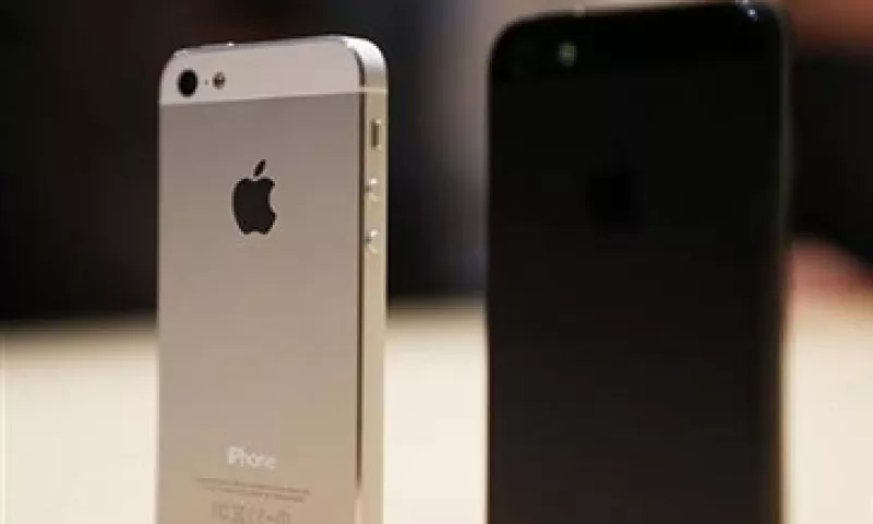 La hermana de la víctima recomendó a los usuarios tener cuidado con el uso del teléfono. (Foto: AP)