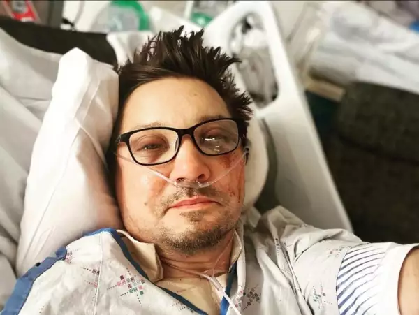 ?url=https%3A%2F%2Fcdn 3.expansion.mx%2F41%2F1f%2Ff59cbcbc479ba34c53b79bf83da5%2Fjeremy renner pasa cumpleanos hospital - Jeremy Renner asegura que morir ya no le asusta