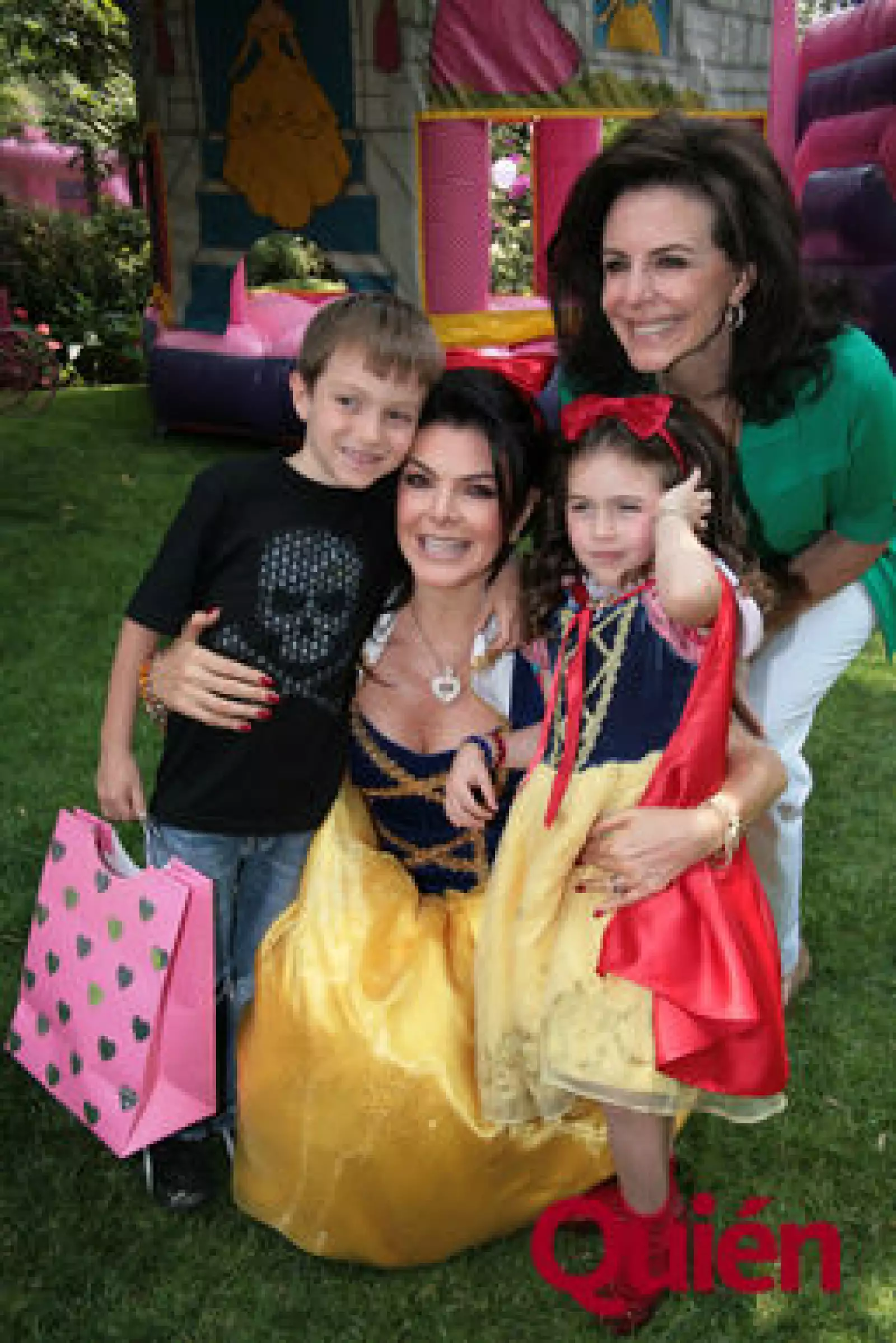 Nicolas Peralta, Mariana Peralta, Mariana Peralta, Guillermina Tort