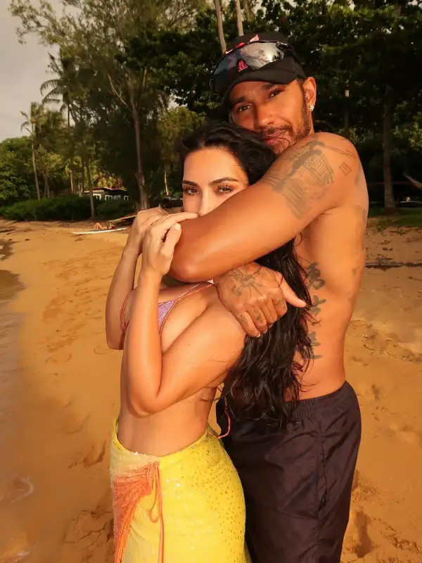 Kim Kardashian y Lewis Hamilton durante las vacaciones de verano 2026