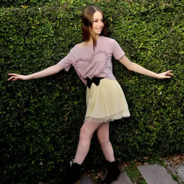 Mallory Caballero en Room 304