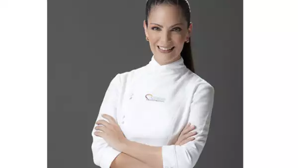 La chef está perdidamente enamorada de Santi y Pato, sus pequeños hijos, quienes se han convertido en la única razón de su existencia.