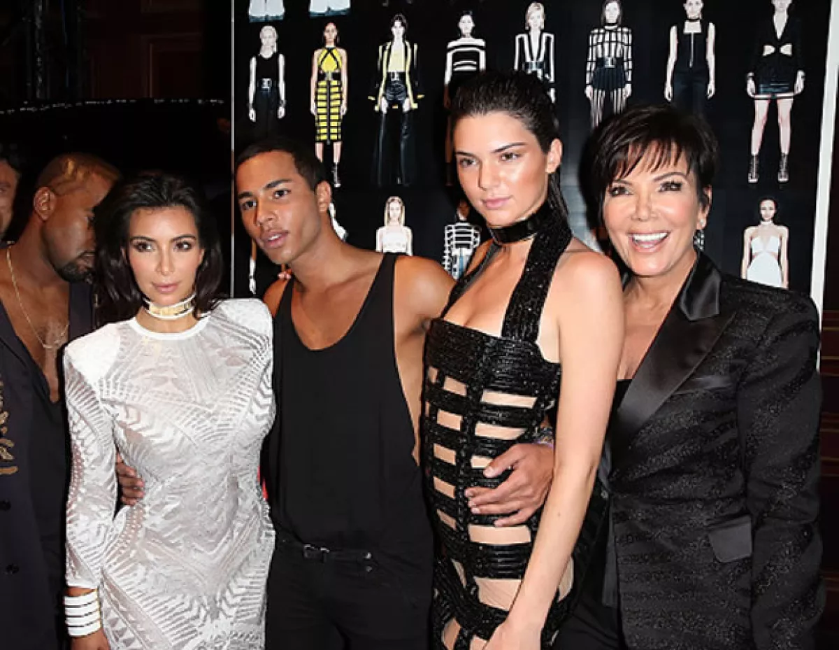 Olivier Rouesting con las Kardashian-Jenner, quienes son grandes amigas del diseñador