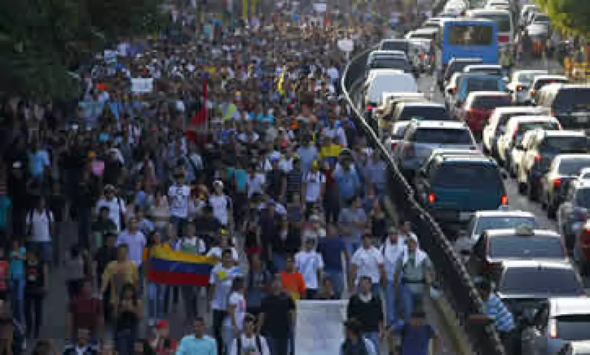 Este lunes, los estudiantes protestaron ante lo que acusaron es un apagón mediático del Gobierno. (Foto: Reuters)