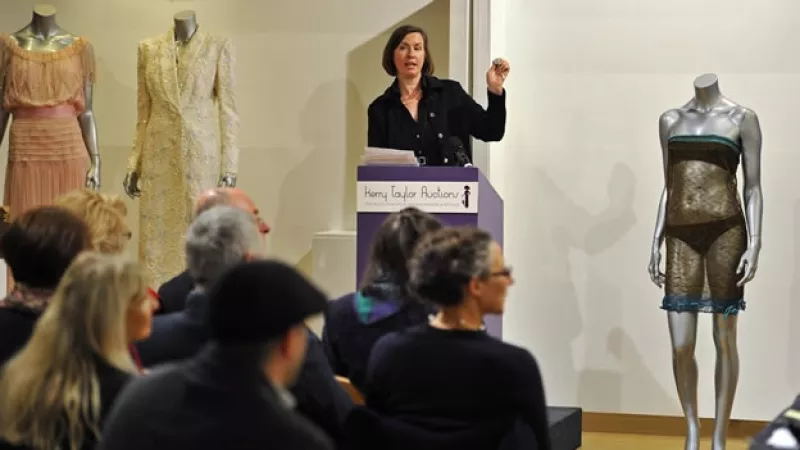 Un vestido usado por Kate Middleton fue subastado