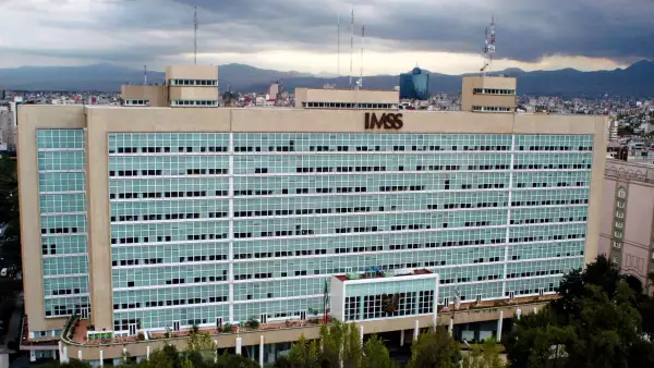 (Edificio sede del IMSS en la CDMX)