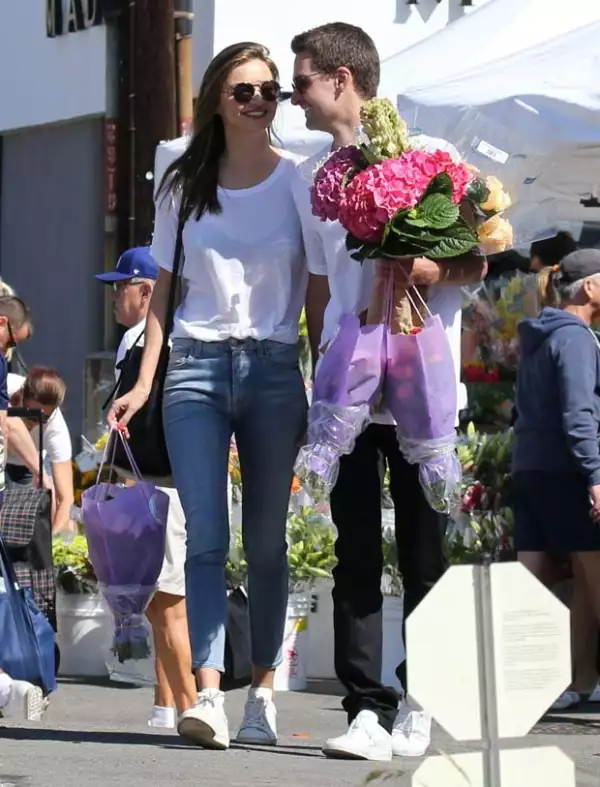 Con risas cómplices y miradas románticas, Miranda y Evan lucieron muy enamorados.