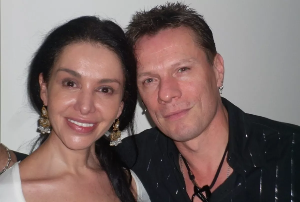 La chef Martha Ortiz Chapa con el baterista Larry Mullen Jr.