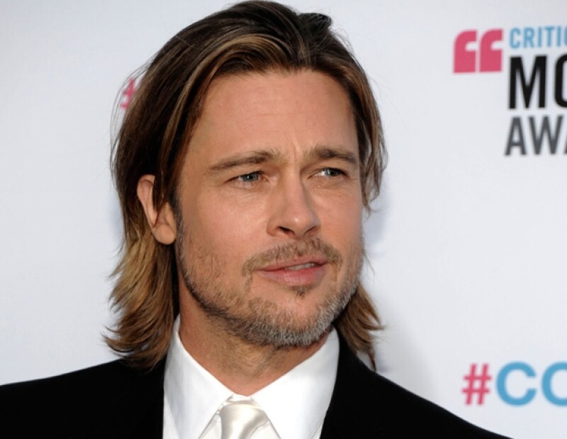 El atractivo actor dará viviendas a los damnificados por el huracán Katrina.