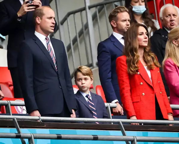 El outfit de George era prácticamente igual que el de su papá, el príncipe William.