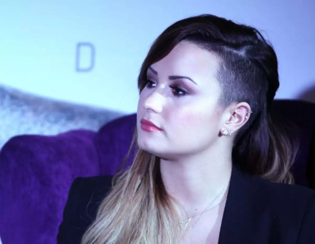 Demi estrenó corte de pelo en México.