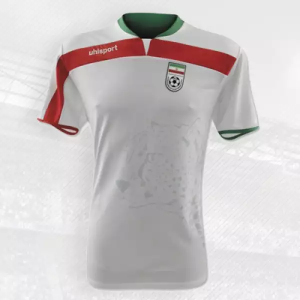 La alemana Uhlsport se hará presente en Brasil con esta equipación del país asiático.