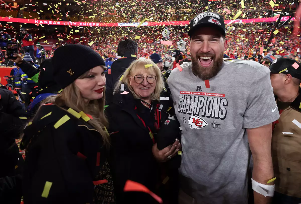 Travis-Kelce-Taylor-Swift-Donna-Kelce