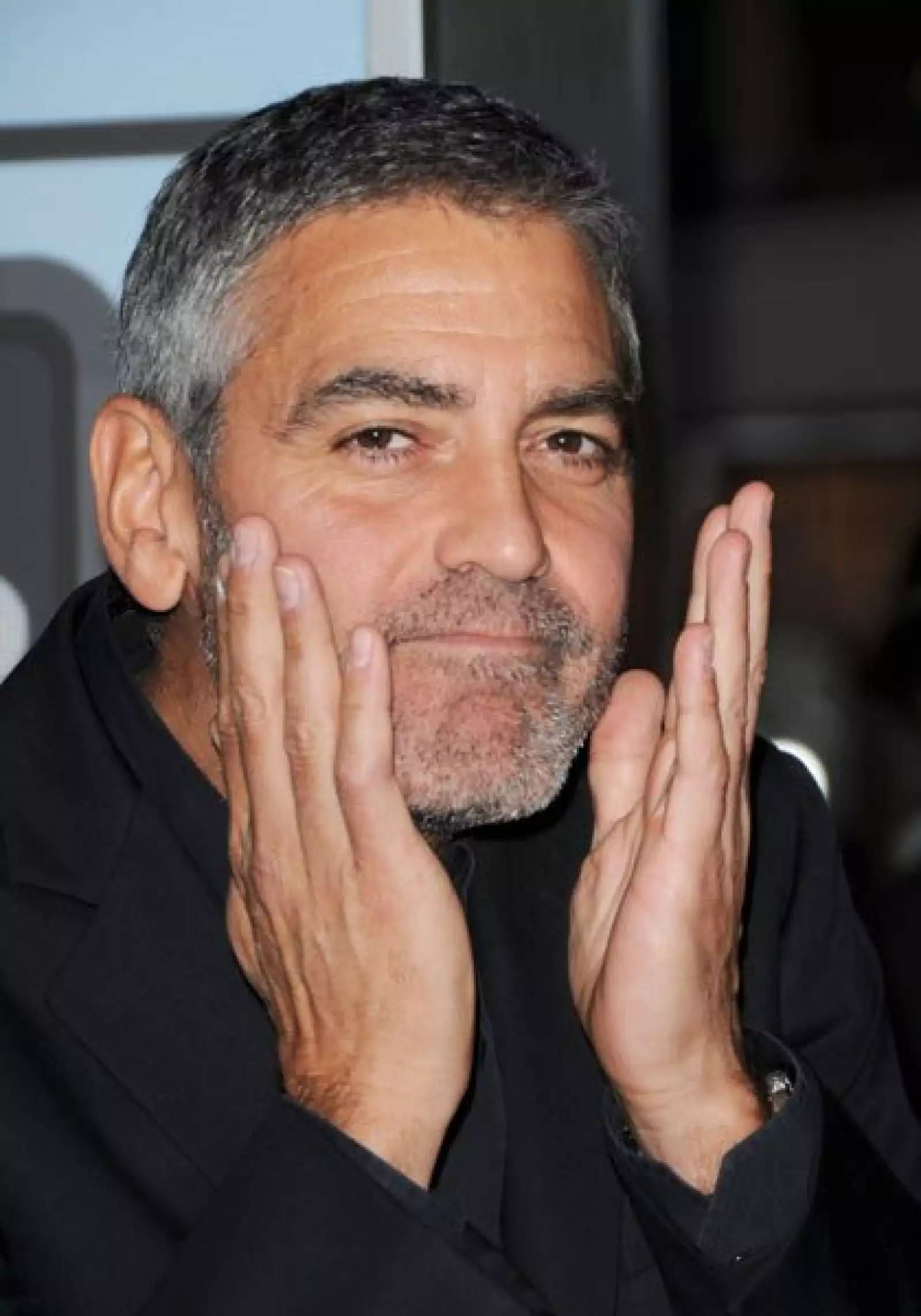 El guapo George Clooney se llevó 19 millones dólares gracias a cintas como “Up in the Air”, filme que le valió una nominación al Oscar y recaudó 163 millones dólares en la taquilla mundial.