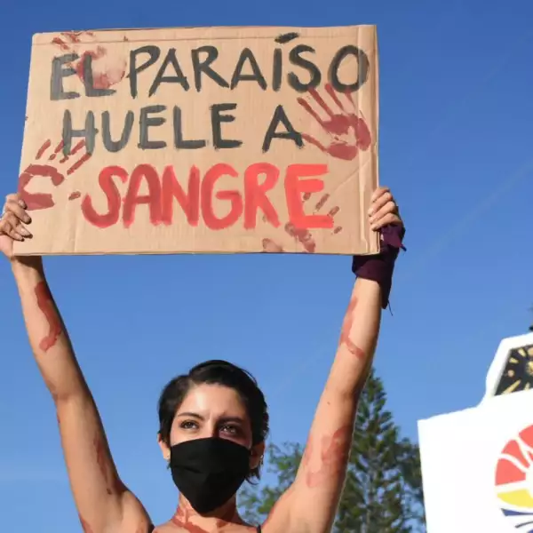"El paraíso huele a sangre"