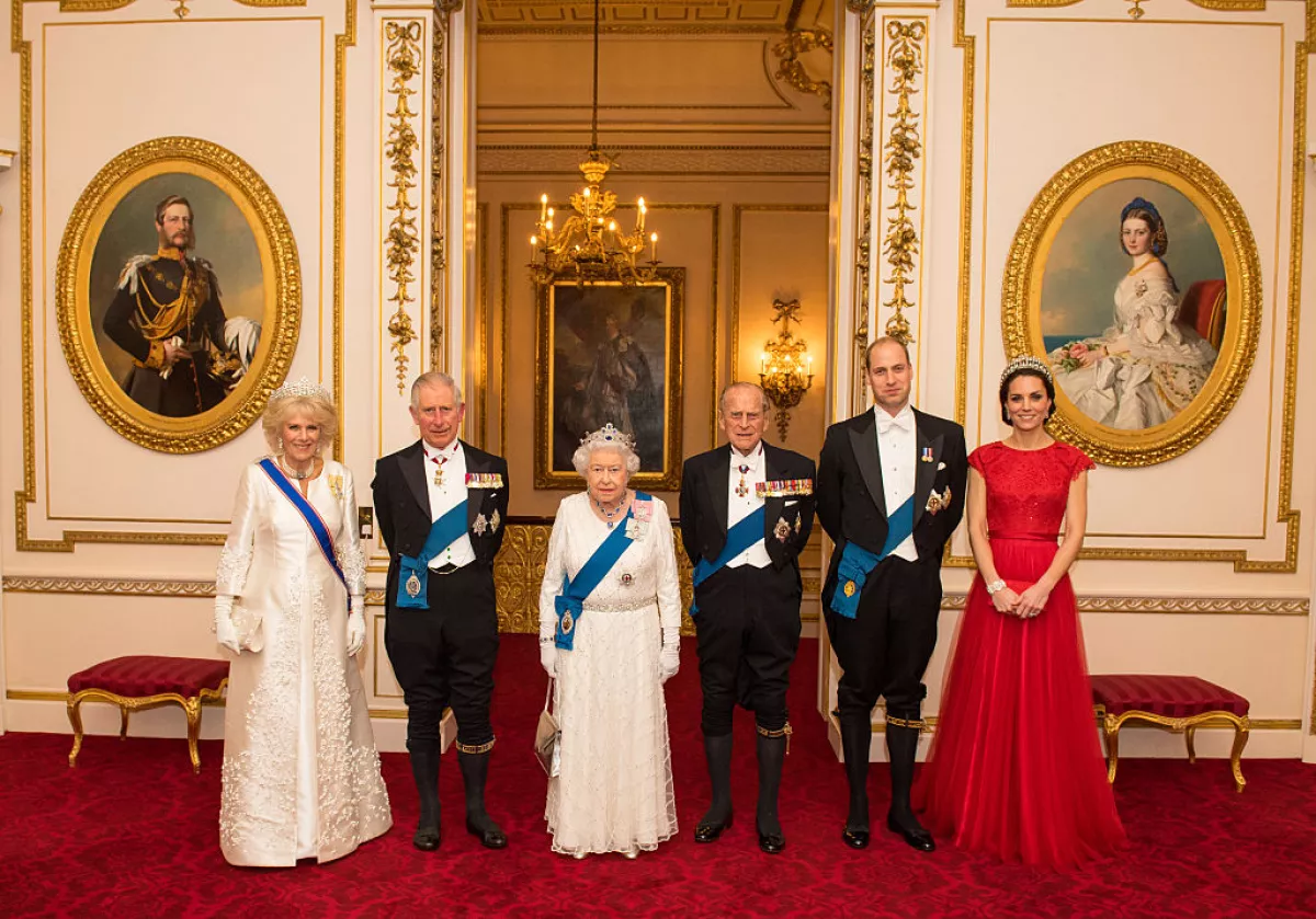 Camila Parker, príncipe Carlos, reina Isabel II, duque de Edimburgo, príncipe William y Kate Middleton