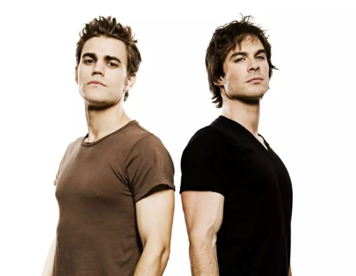 Izquierda: Paul Wesley. Derecha: Ian Somerhalder. Hermanos y rivales de amor en "The Vampire Diaries".