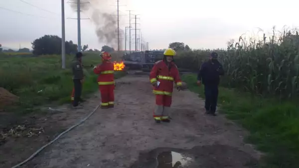 La mañana de este jueves se registró una explosión en una toma clandestina de Pemex. 