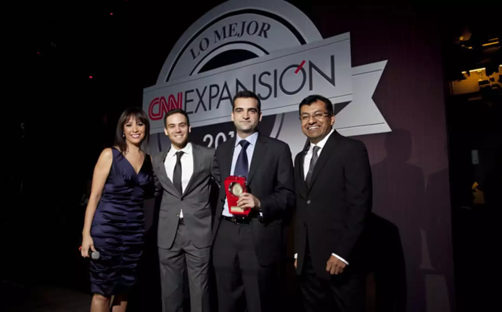 Claudio Clavati y Gerardo Giacoman, director de Operaciones y director general de Cuponzote, recibieron el premio a lo Mejor del e-Business en categoría Emprendedores.