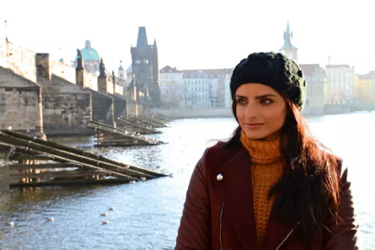 Para su última película, la actriz enfrentó un particular reto, pues al filmar todas sus escenas en Praga tuvo que estudiar el idioma, para lo cual se valió de un coach y mucho tiempo de lectura.