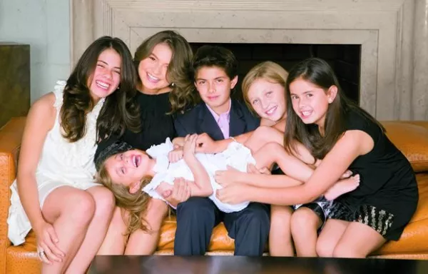 En Semana Santa de este año, los seis niños y Enrique se fueron de vacaciones a Miami con Angélica.