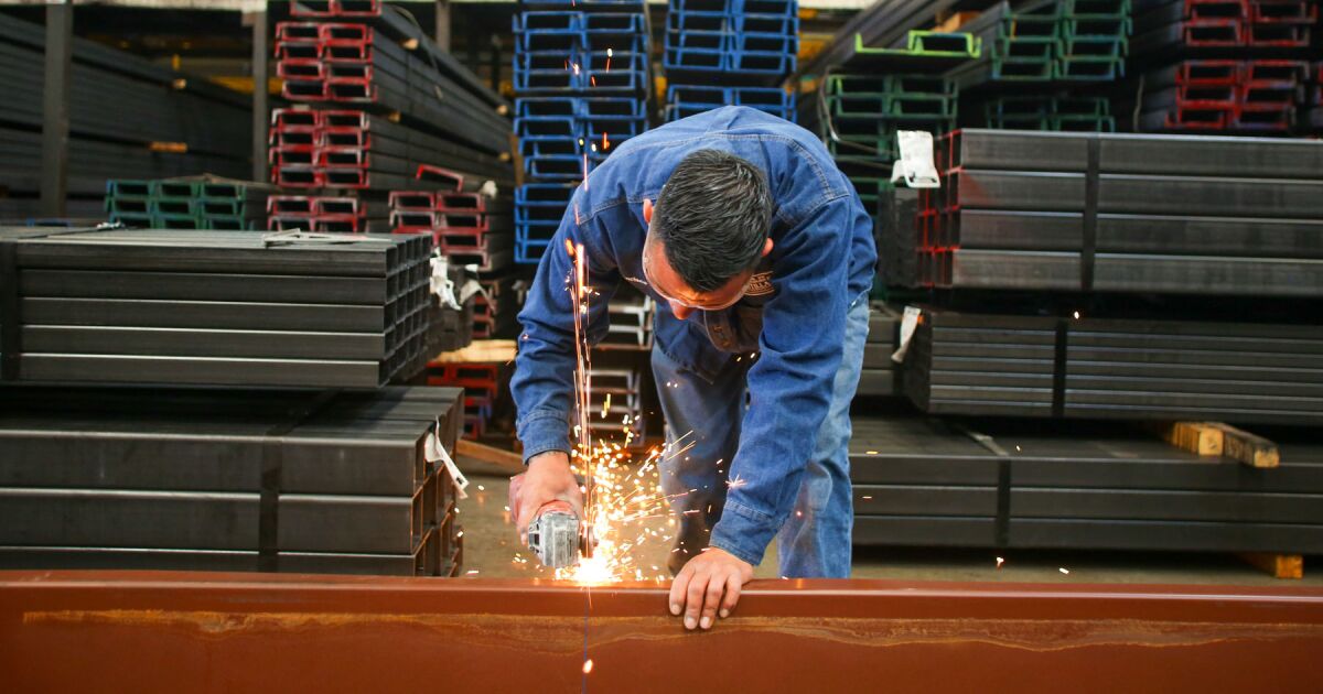 Meksika'da ekonomik faaliyet Nisan ayında kötü tahminlere rağmen büyüyor