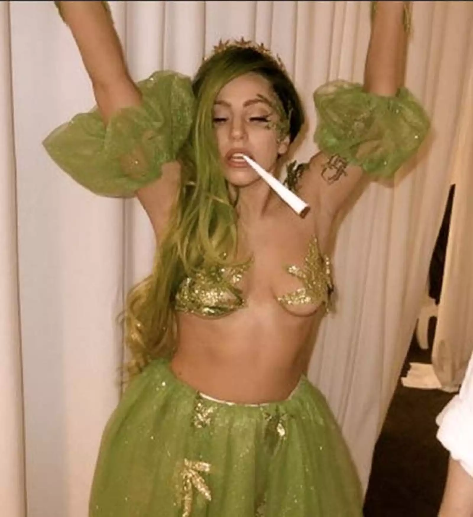 Esta vez, la cantante hizo levantar las cejas de muchos con su elección de disfraz para este Halloween.