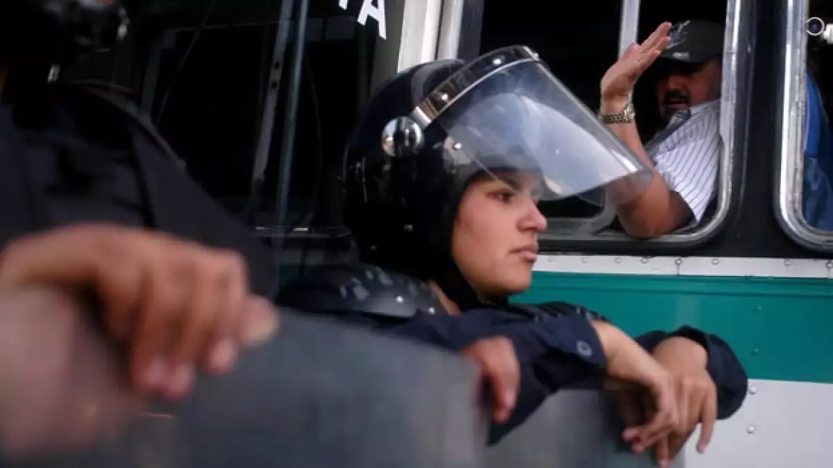 Agentes de la policía femenil