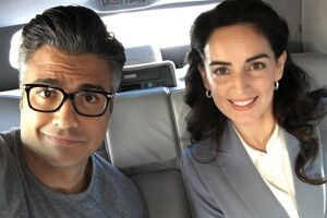 Selfie time! Los artistas mexicanos en el set de grabación.
