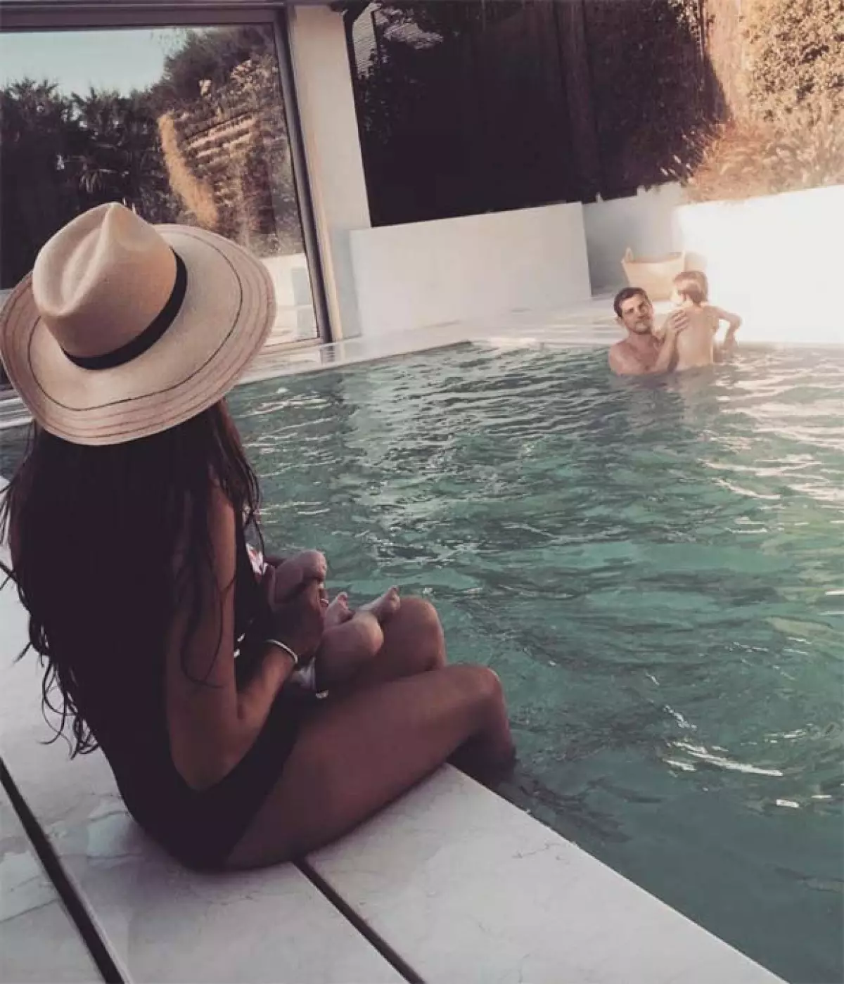 Esta fue la primera fotografía de los 4 juntos durante sus vacaciones en Madrid.