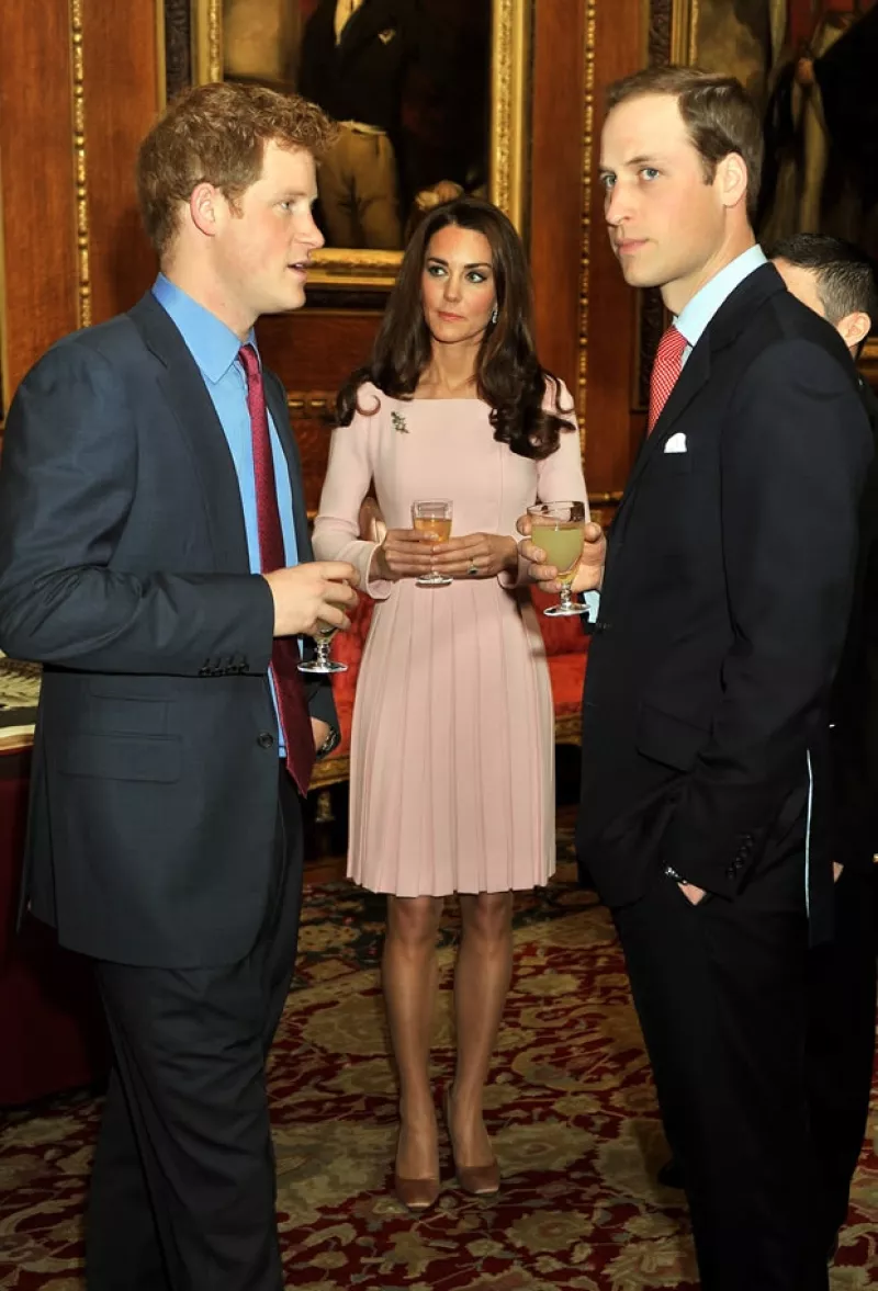 La esposa del príncipe Guillermo estuvo presente durante la reunión con motivo del jubileo de Isabel II, ahí convivió con todos los monarcas invitados.