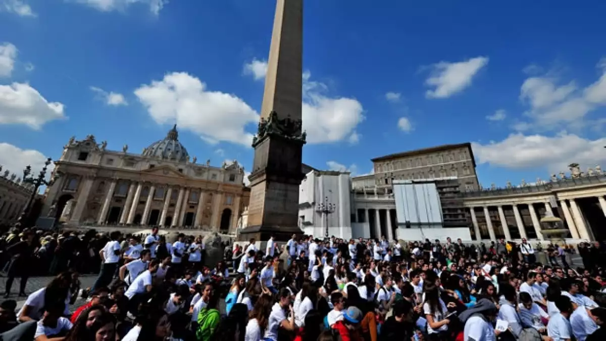 Católicos rezan el angelus