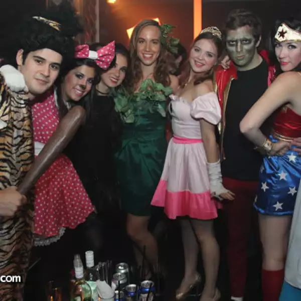 Sebasti%u0301an Gonza%u0301lez,Pamela Ari%u0301as,Mari Fer Eredias,Gaby Herrera,Ale Uriegas,Samual Sabad,Adriana Lo%u0301pez y Gaby Sandoval