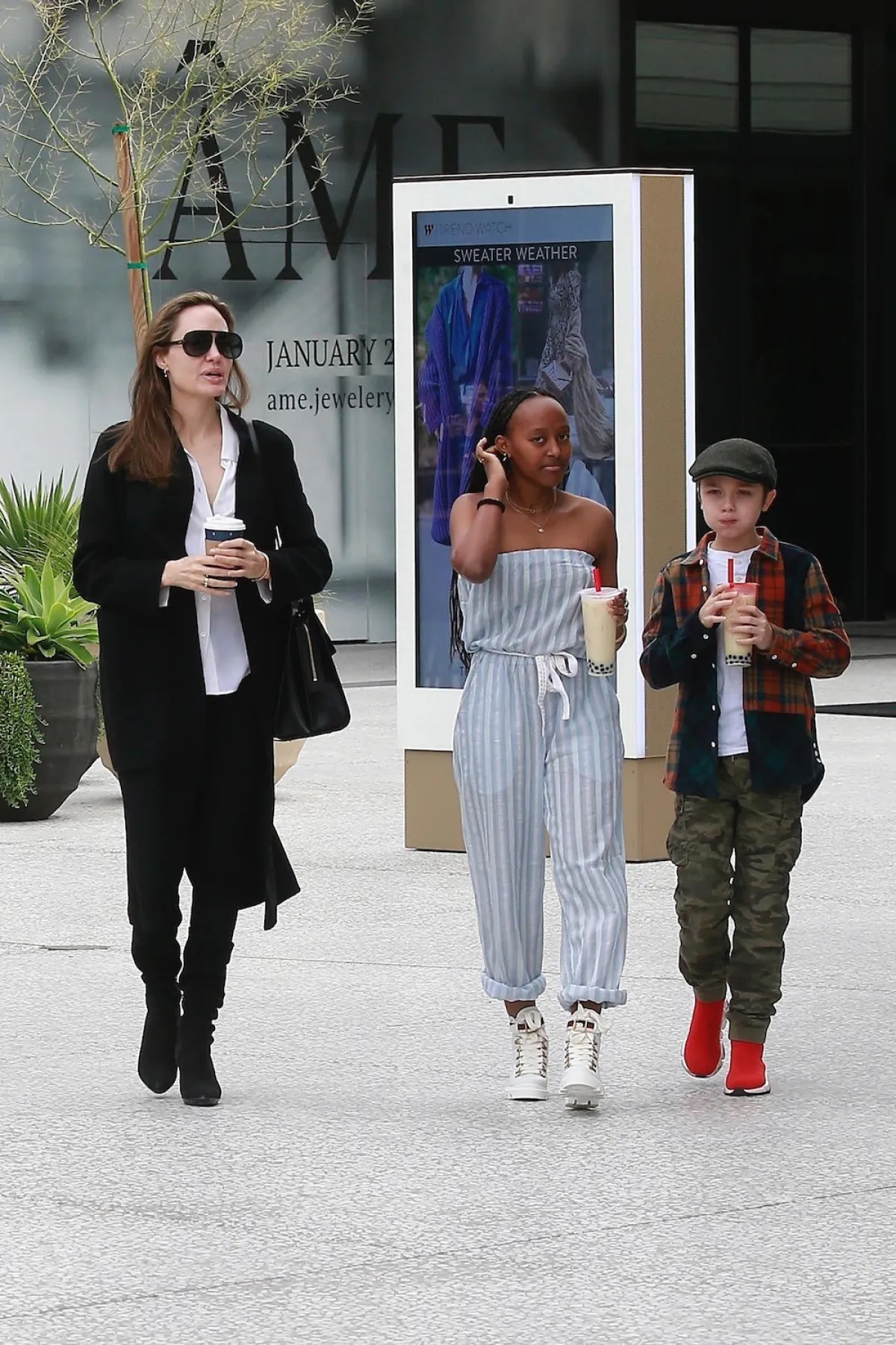 Angelina Jolie, Zahara, Knox
