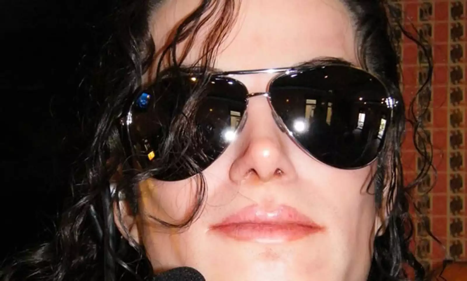 Este sábado en el ‘lobby’ del museo se puede escuchar la música del cantante, y los visitantes se pueden tomar fotos con la nueva figura.